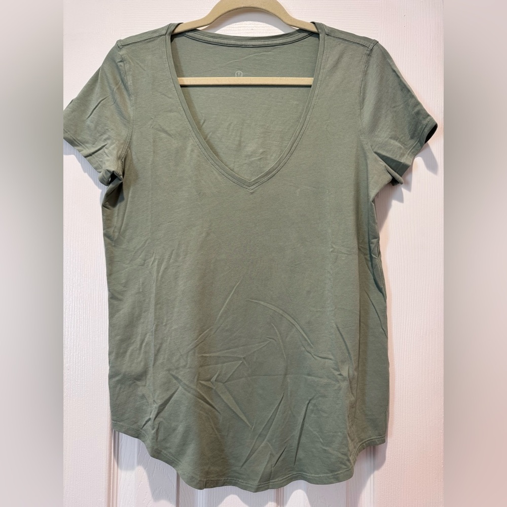 Lululemon Love Tee V - Green - Athletic Short Sleeve Shirt V Neck